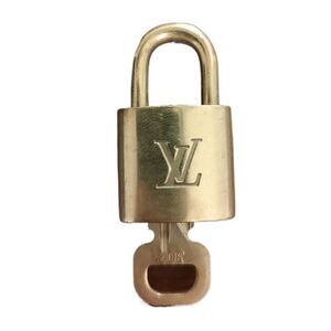 Louis Vuitton lock & key #302 (EUC) 🔐